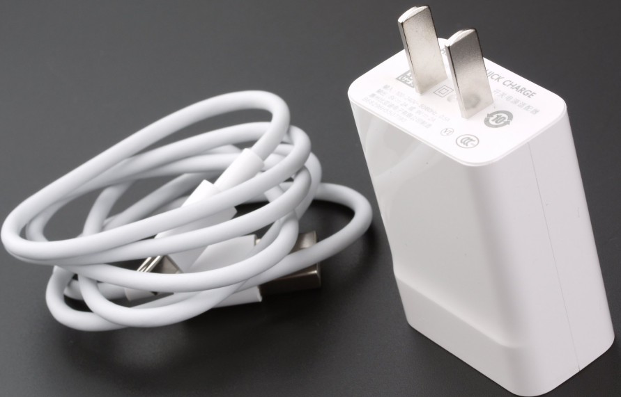 充電器安全質(zhì)量好，關(guān)鍵就在這款阻燃PC材料