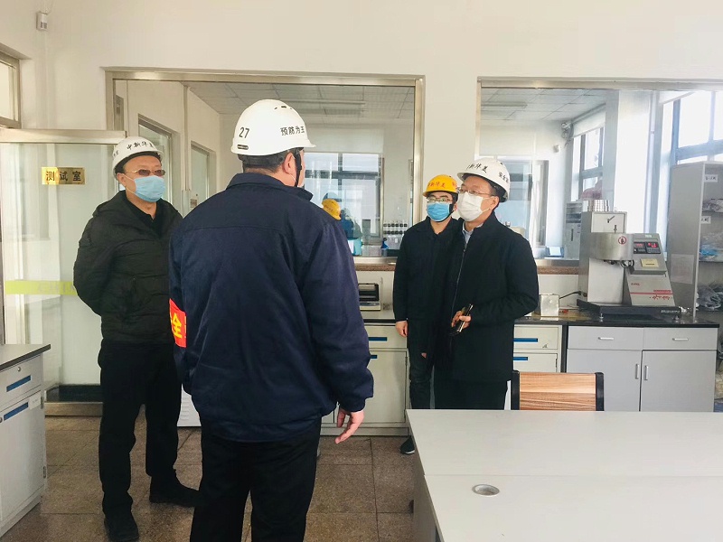 街道有關(guān)領(lǐng)導(dǎo)，深入一線，來到青島中新華美檢查復(fù)工有關(guān)情況